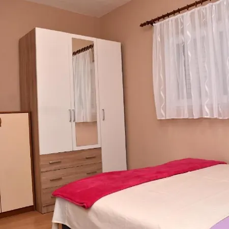 Oresic 2 Apartment Vir