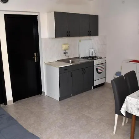 Apartment Oresic 2 *